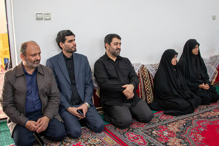 دیدار حاجی بابایی با خانواده پاسدار شهید دادگستر