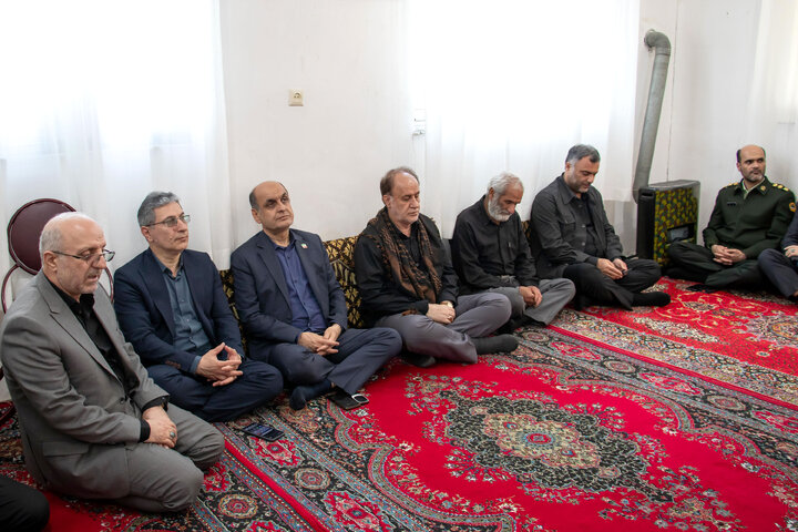 دیدار حاجی بابایی با خانواده پاسدار شهید دادگستر