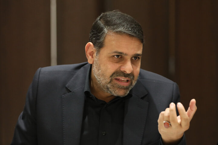 زبان فارسی عامل بازتولید هویت ایرانی در طول تاریخ است