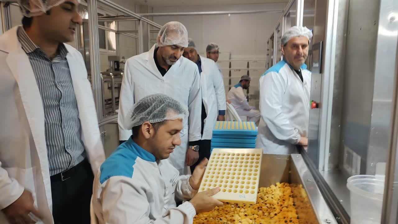 بازدید ابوترابی از واحد صنعتی تولید تجهیزات پزشکی در شهرک صنعتی نجف‌آباد