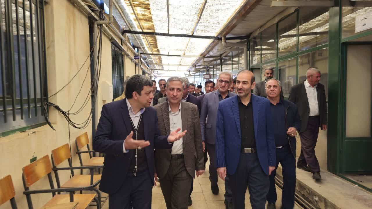 بازدید ابوترابی از واحد صنعتی تولید تجهیزات پزشکی در شهرک صنعتی نجف‌آباد