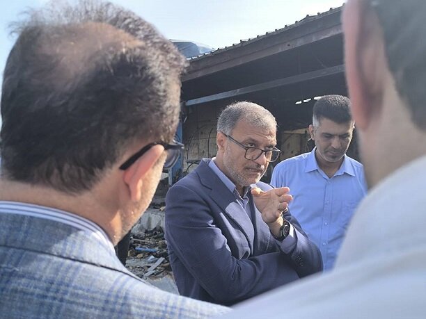 بازدید میدانی مرادی از بندر صیادی بندرعباس/مطالبه از دولت برای جبران خسارات جنگی صیادان هرمزگان