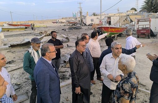 بازدید احمد مرادی از مناطق  آسیب دیده جزیره هنگام