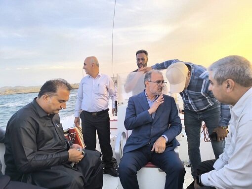 بازدید احمد مرادی از مناطق آسیب دیده جزیره هنگام