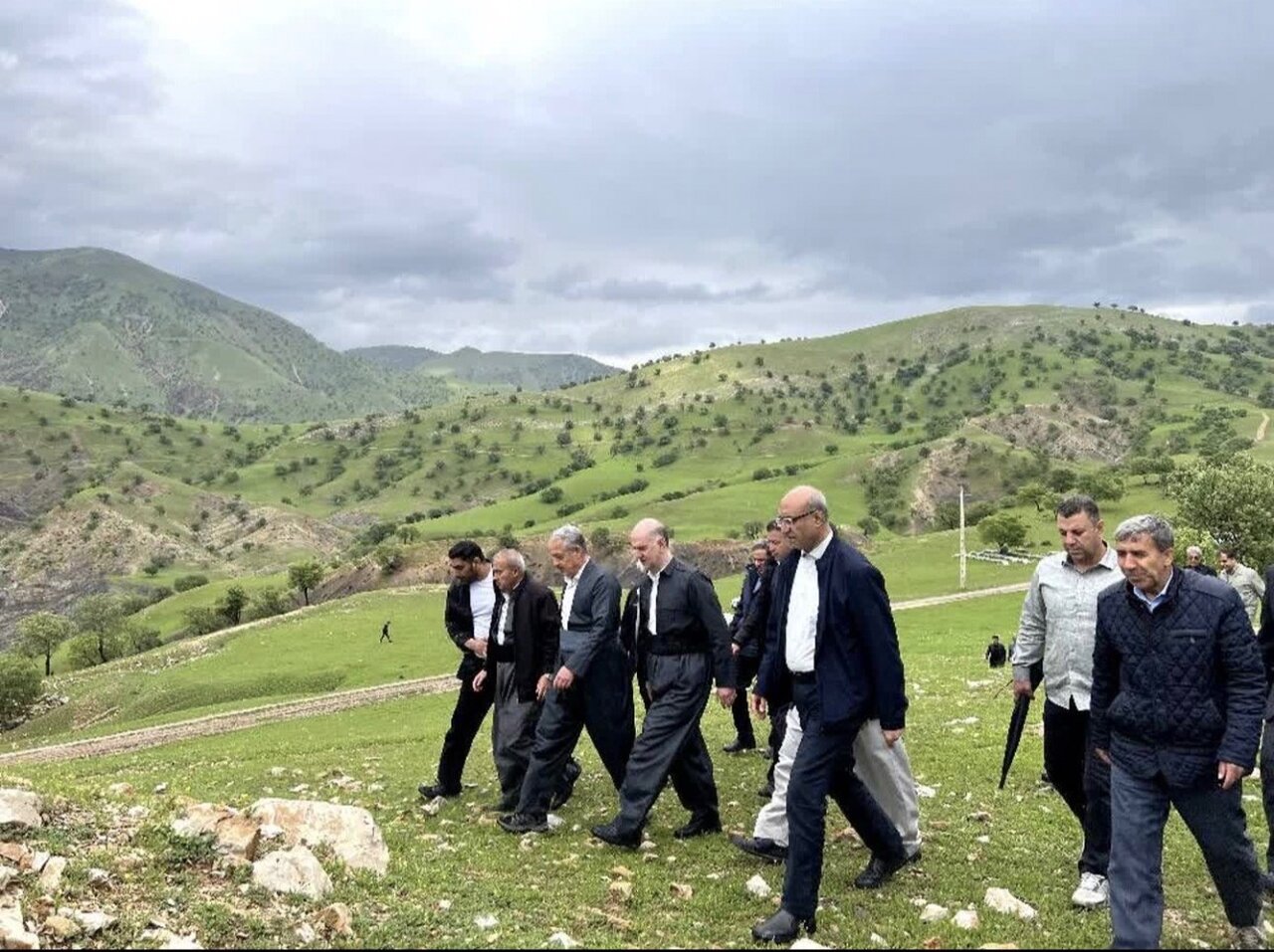 حل مشکلات مناطق مرزی نیازمند صدور مجوز بازسازی است/ استقرار جمعیت در مرزها عمق استراتژیک کشور را افزایش میدهد/ مرزنشینان اورامانات حافظ مرزهای کشورند