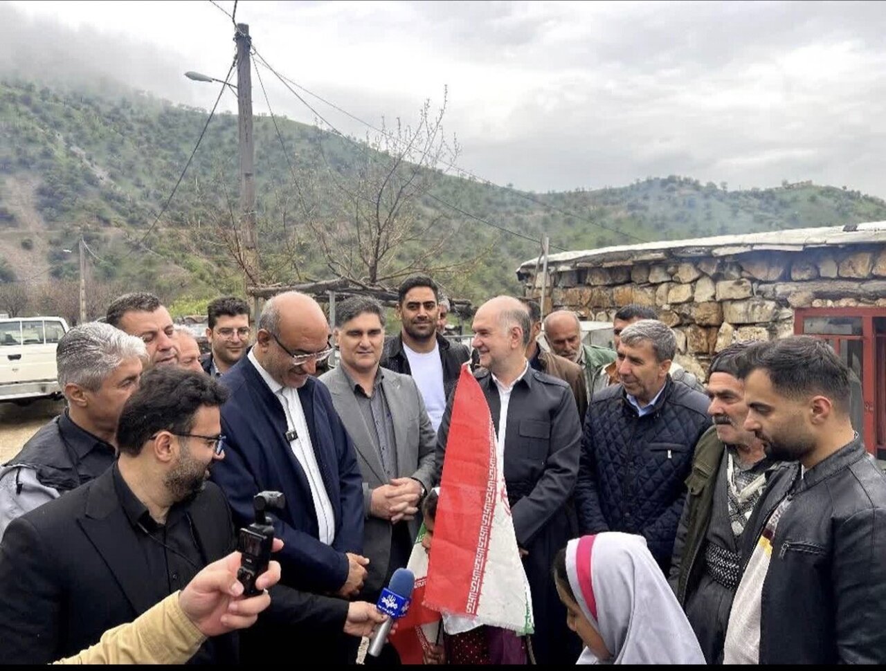 حل مشکلات مناطق مرزی نیازمند صدور مجوز بازسازی است/ استقرار جمعیت در مرزها عمق استراتژیک کشور را افزایش میدهد/ مرزنشینان اورامانات حافظ مرزهای کشورند