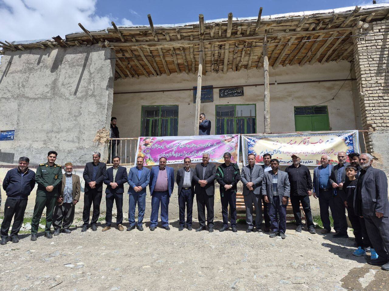 بررسی مشکلات زیرساختی روستاهای تنگه علیا و برمهان/ قول مساعد عضو کمیسیون عمران برای پیگیری وضعیت آب شرب و راه‌های مواصلاتی