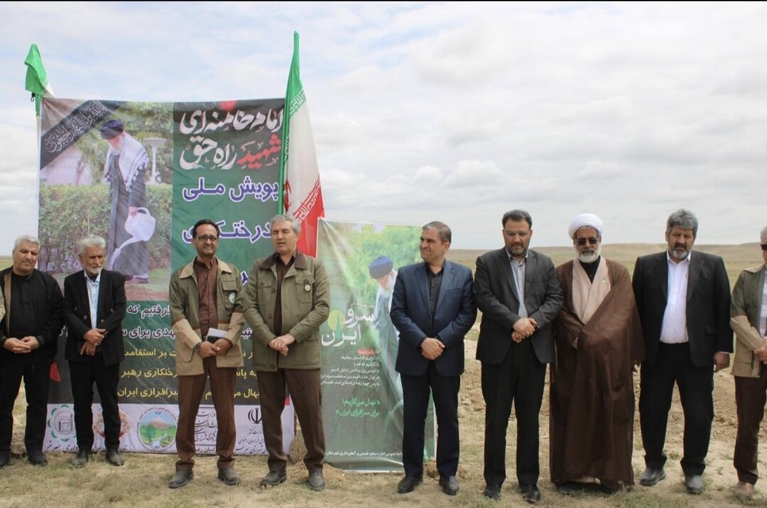اجرای پویش ملی درختکاری سرو ایران در سرخس با حضور قاضی زاده