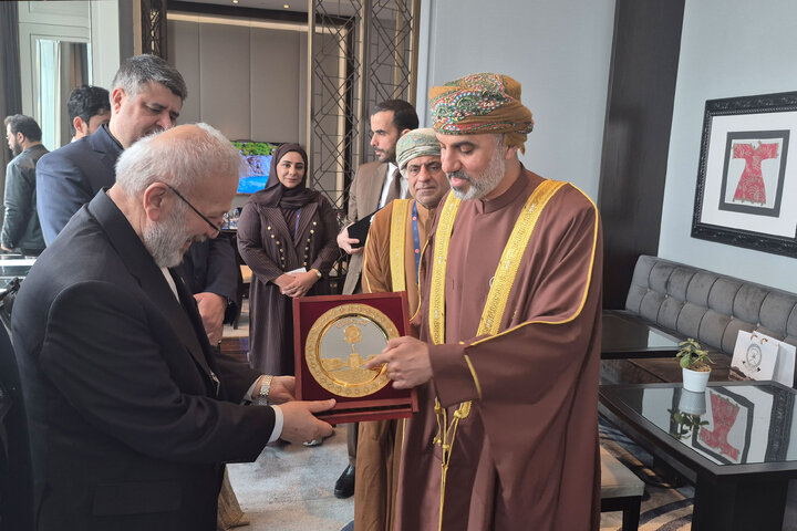 دیدار متکی با رئیس مجلس عمان