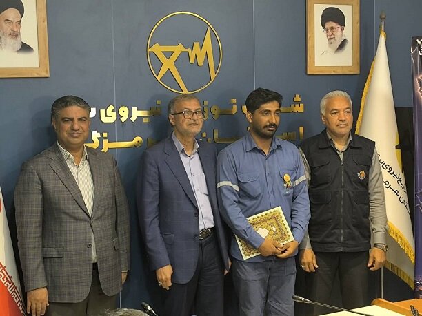 تجلیل احمد مرادی از ایثار سیم‌بانان هرمزگانی در «جنگ رمضان»/ شجاعت نیروهای صنعت برق،توطئه دشمن را خنثی کرد