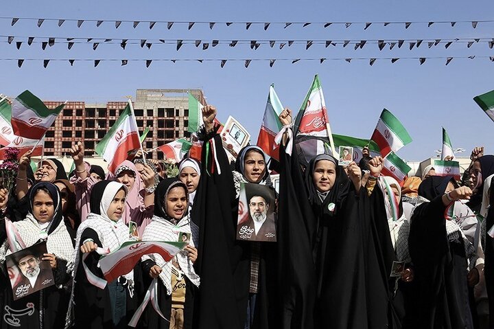 دختران میدان دار عزت و اقتدار ایران هستند