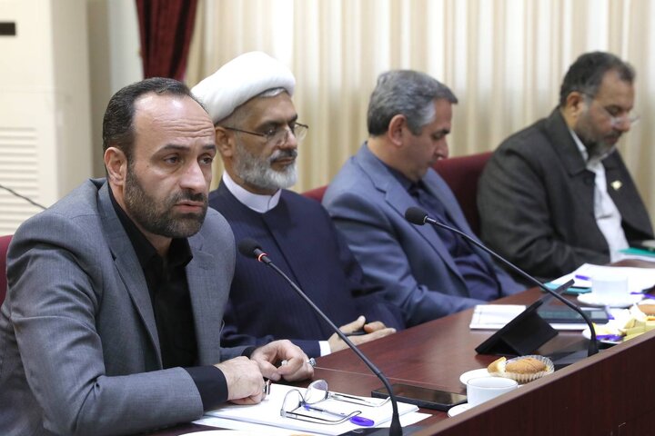 نشست نایب‌رئیس مجلس و اعضای کمیسیون فرهنگی با وزیر ورزش و جوانان