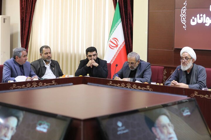 نشست نایب‌رئیس مجلس و اعضای کمیسیون فرهنگی با وزیر ورزش و جوانان