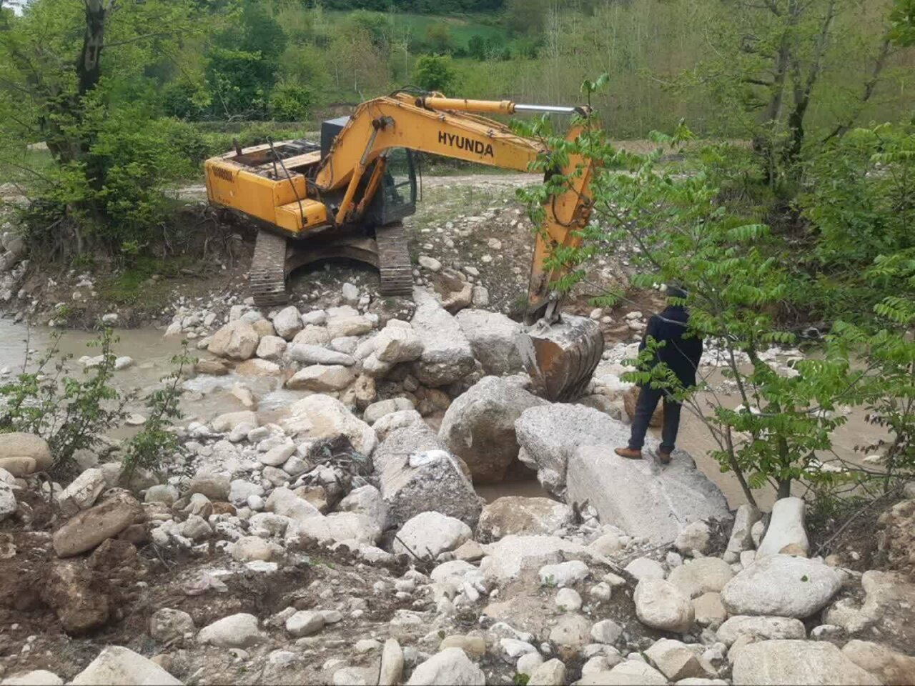 تحقق وعده نماینده ساری و میاندورود؛ ساماندهی سردهنه روستای اوسا آغاز شد/توسعه زیرساخت‌های حمل‌ونقل از نیازهای حیاتی مازندران است