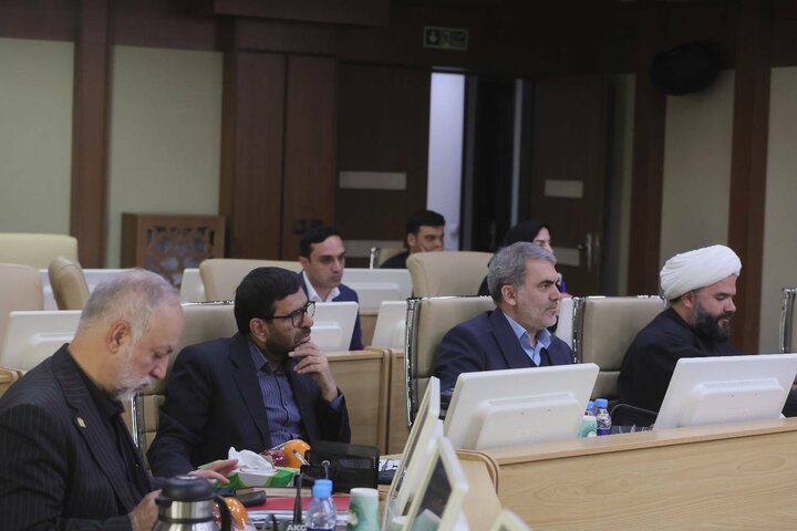 نشست کمیسیون برنامه و‌ بودجه با وزیر بهداشت و درمان