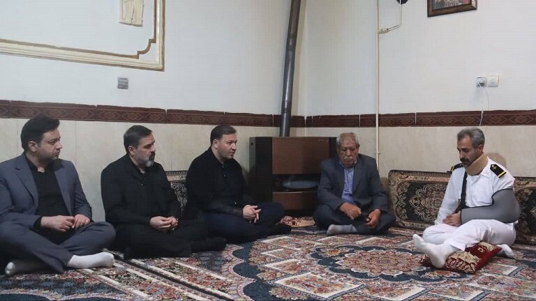 عیادت و دیدار رشیدی با حامد مومنه ملوان جانباز ناو دنا