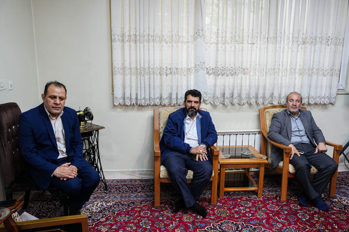 دیدار جمعی از نمایندگان مجلس با خانواده شهیده تجمعات مردمی