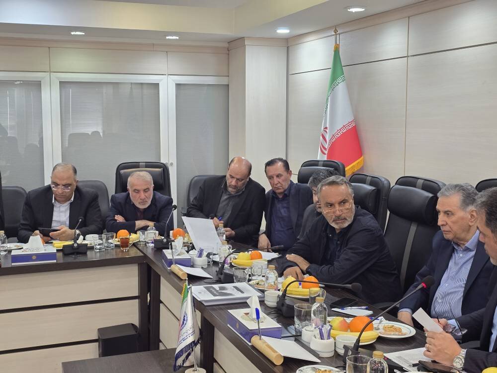 ضرورت هدایت نقدینگی به سمت تولید برای جبران خسارات «جنگ رمضان»/ درآمد پایدار اقتصادی کشور باید به ۳۰میلیارد دلار برسد