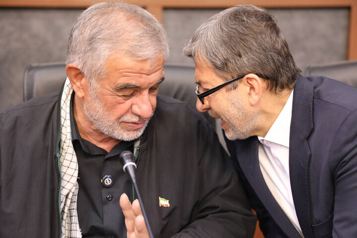 نشست کمیسیون شوراها با حضور استاندار اصفهان