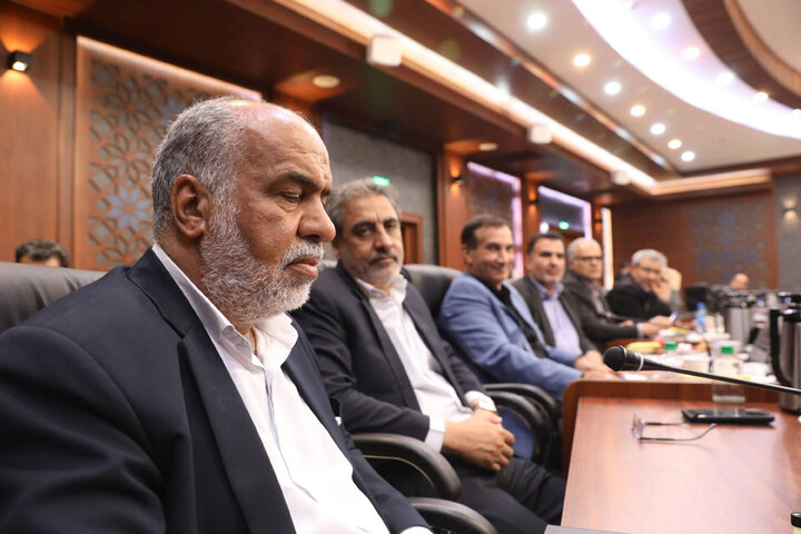 نشست کمیسیون شوراها با حضور استاندار اصفهان