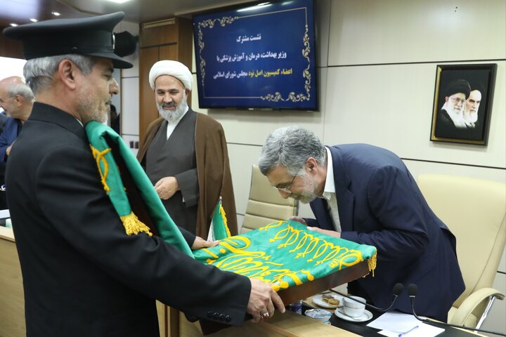 نشست کمیسیون اصل ۹۰ با وزیر بهداشت