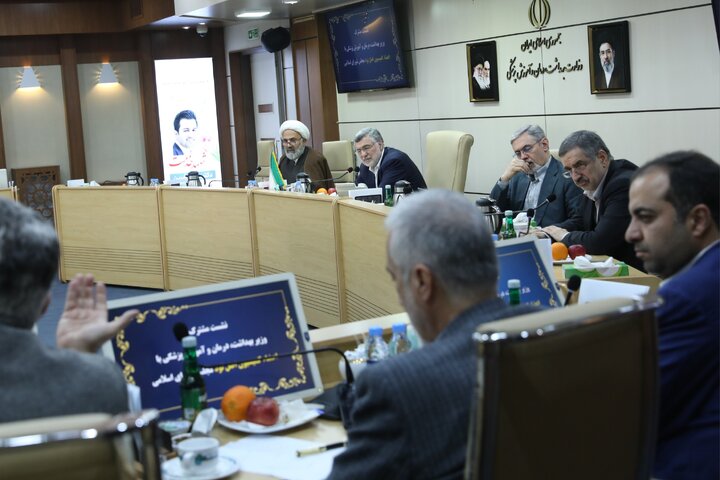 نشست کمیسیون اصل ۹۰ با وزیر بهداشت