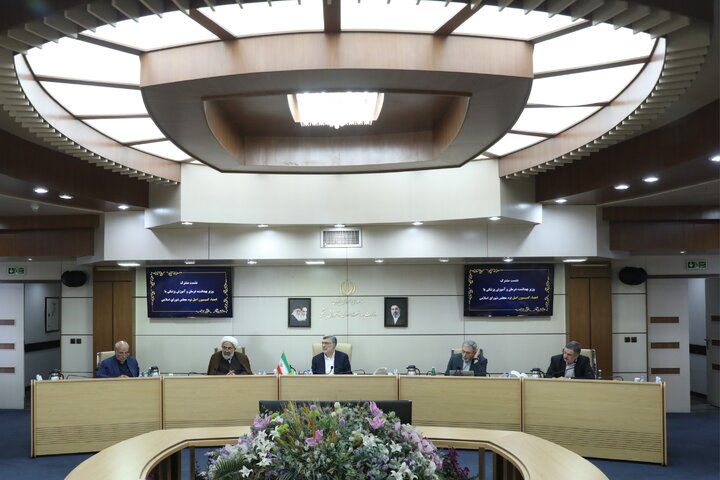 نشست کمیسیون اصل ۹۰ با وزیر بهداشت