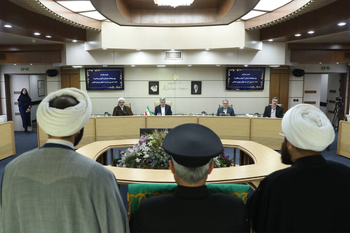 نشست کمیسیون اصل ۹۰ با وزیر بهداشت