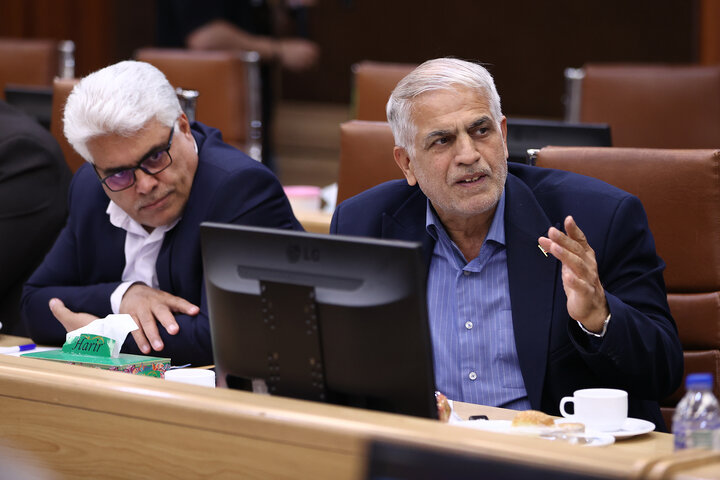 اعضای مجمع نمایندگان استان تهران از تاسیسات انبار نفت ری