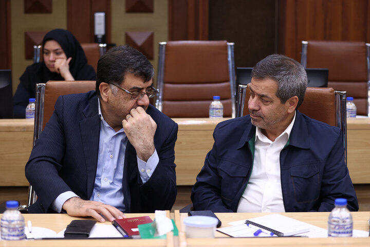 اعضای مجمع نمایندگان استان تهران از تاسیسات انبار نفت ری