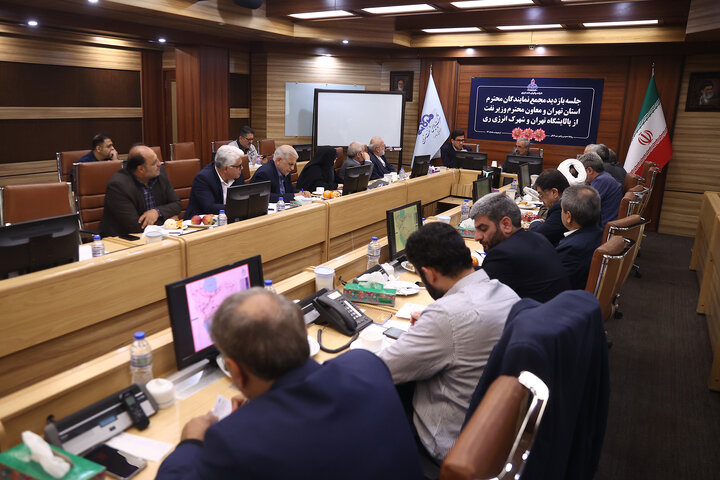 اعضای مجمع نمایندگان استان تهران از تاسیسات انبار نفت ری
