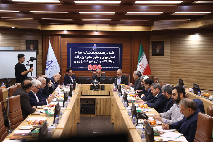 اعضای مجمع نمایندگان استان تهران از تاسیسات انبار نفت ری