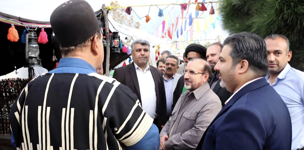 بازدید حدادی از نمایشگاه فرهنگ اقوام در کردان