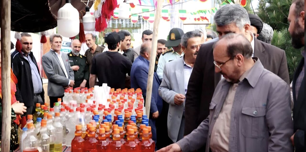 بازدید حدادی از نمایشگاه فرهنگ اقوام در کردان