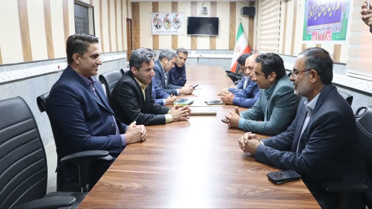 سفر منصور شکرالهی و مدیرکل آموزش و پرورش استان کرمان به جازموریان/تاکید برتقویت هنرستان ها درجلسه آموزش و پرورش این منطقه