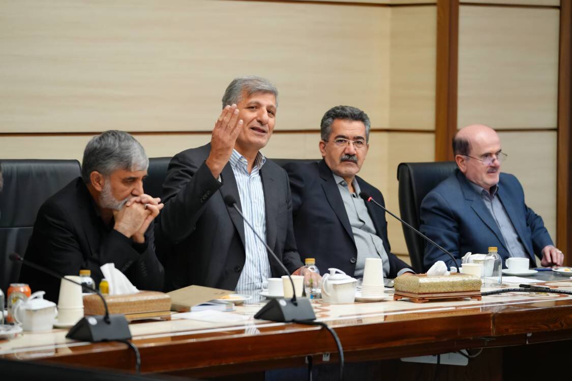 پایداری شبکه توزیع و مدیریت مناسب تأمین کالا در ایام جنگ/ باید از سرایت غیرمنطقی افزایش قیمت‌ها به کلیه گروه‌های کالایی جلوگیری کرد