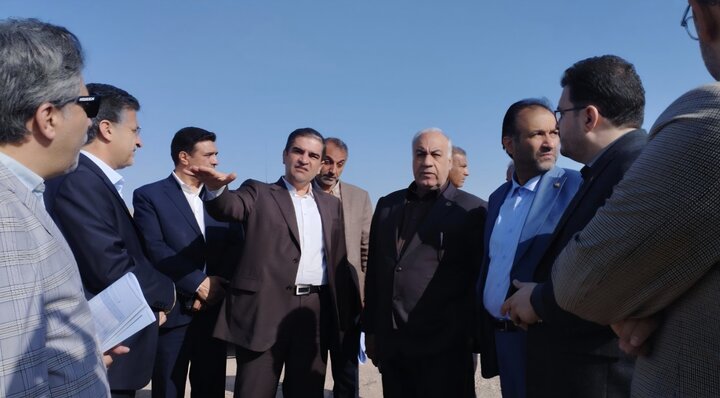 بازدید قاضی زاده هاشمی از بزرگراه در حال احداث مشهد_فریمان 