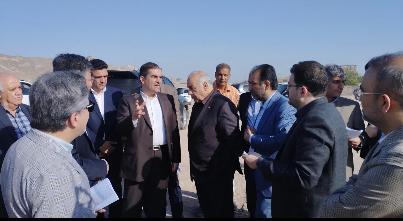 بازدید قاضی زاده هاشمی از بزرگراه در حال احداث مشهد_فریمان&nbsp;