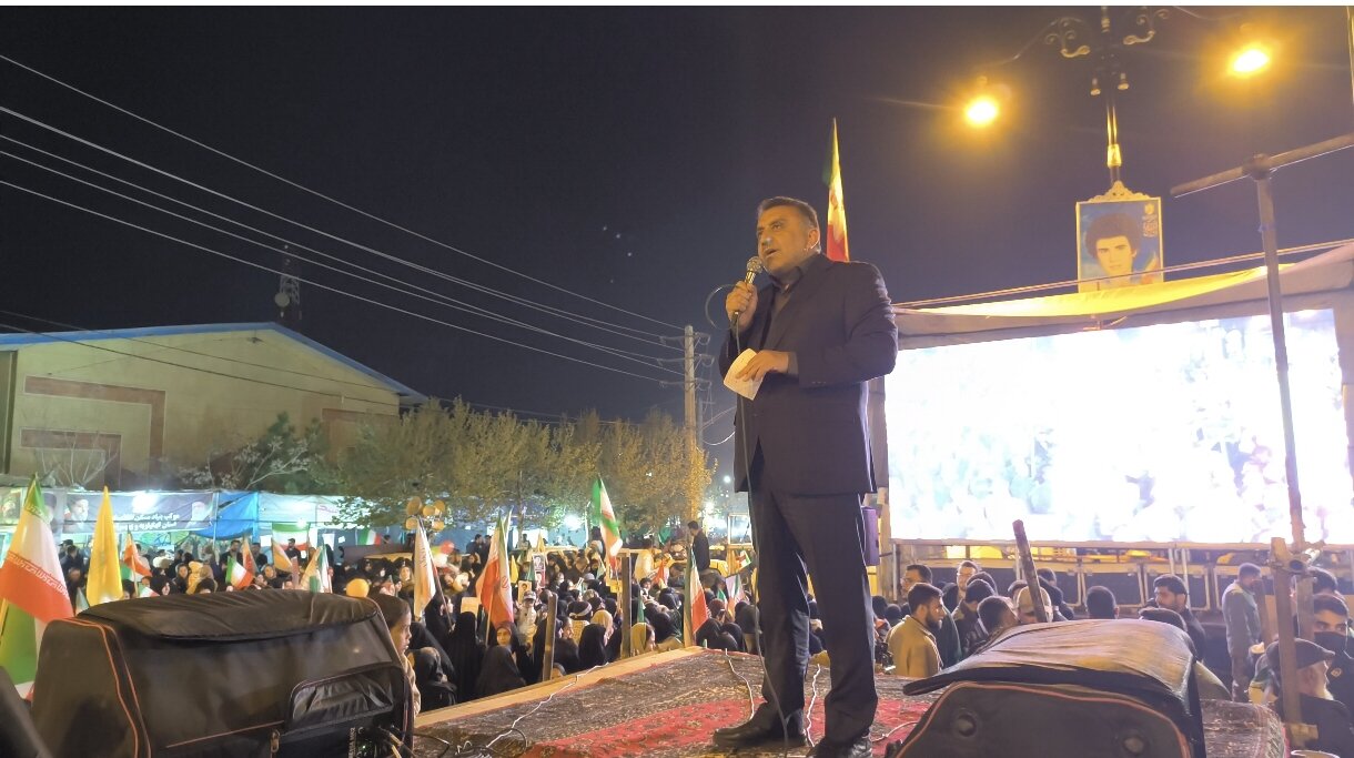 محمد بهرامی:دولت در شرایط جنگی بدون وقفه به مردم خدمترسانی کرد/ انسجام ملی، عامل افزایش اقتدار و جایگاه جهانی ایران شد