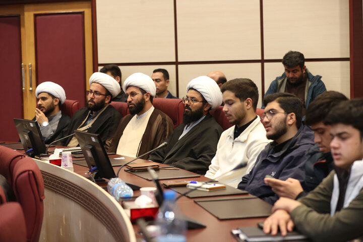 حضور دکتر حاجی‌بابایی در نشست همفکری اعضای جبهه انقلاب استان زنجان