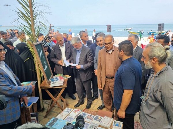 خلیج فارس، سند افتخار و ایستادگی مردمان دلیر جنوب است