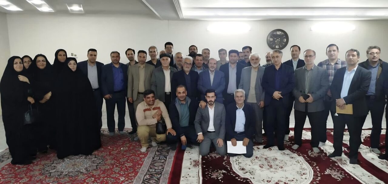 نشست هم‌اندیشی حدادی با جمعی‌ از فرهنگیان شهرستان نظرآباد