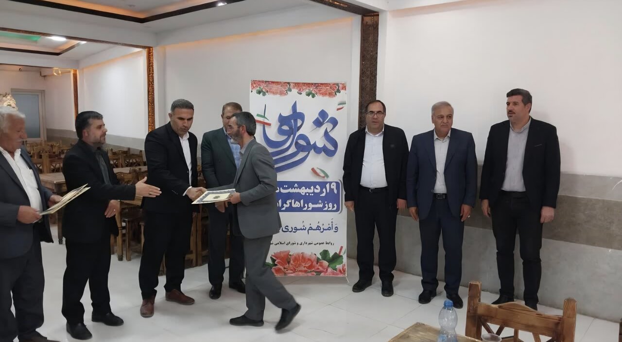 حضور رنجبرزاده در مراسم تجلیل از اعضای شورای اسلامی شهر پالیز&nbsp;
