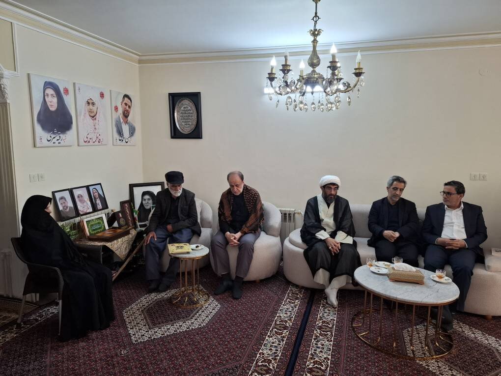 دیدار حاجی بابایی با خانواده شهدای زنجانی جنگ رمضان
