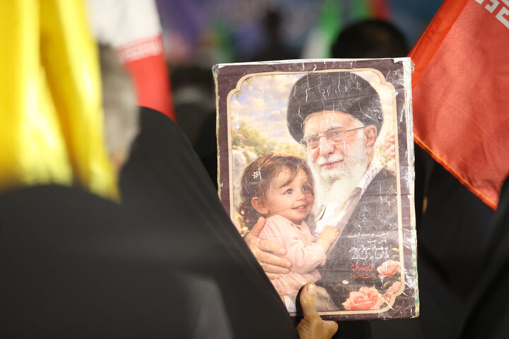 حضور حاجی‌بابایی در اجتماع پرشور مردم برای وداع با ۱۴ شهید استان زنجان