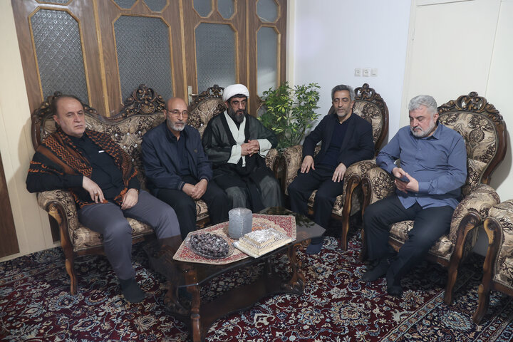 حضور حاجی‌بابایی در منزل شهید محمد احمدی