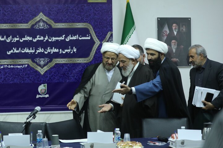 نشست اعضای کمیسیون فرهنگی با مسئولین دفتر تبلیغات اسلامی قم