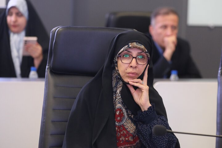 نشست مشترک کمیسیون بهداشت و فراکسیون حلال احمر با رئیس جمعیت حلال احمر