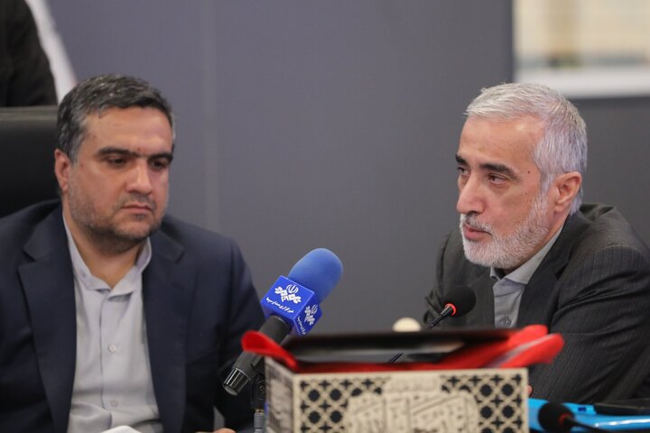 نشست مشترک کمیسیون بهداشت و فراکسیون حلال احمر با رئیس جمعیت حلال احمر