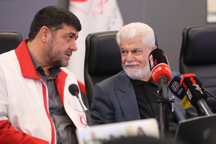 نشست مشترک کمیسیون بهداشت و فراکسیون حلال احمر با رئیس جمعیت حلال احمر